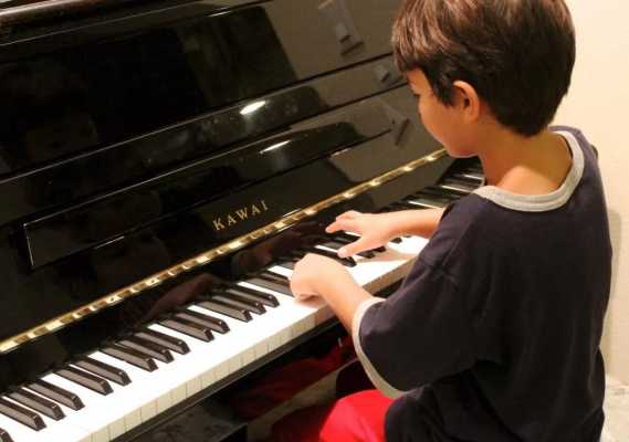 弹钢琴可以学到什么-弹钢琴有前途吗